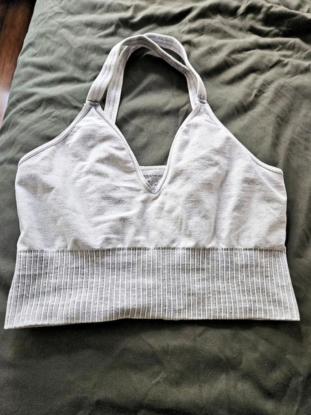 Movement V-Neck Sports Bra in Gray Size Medium